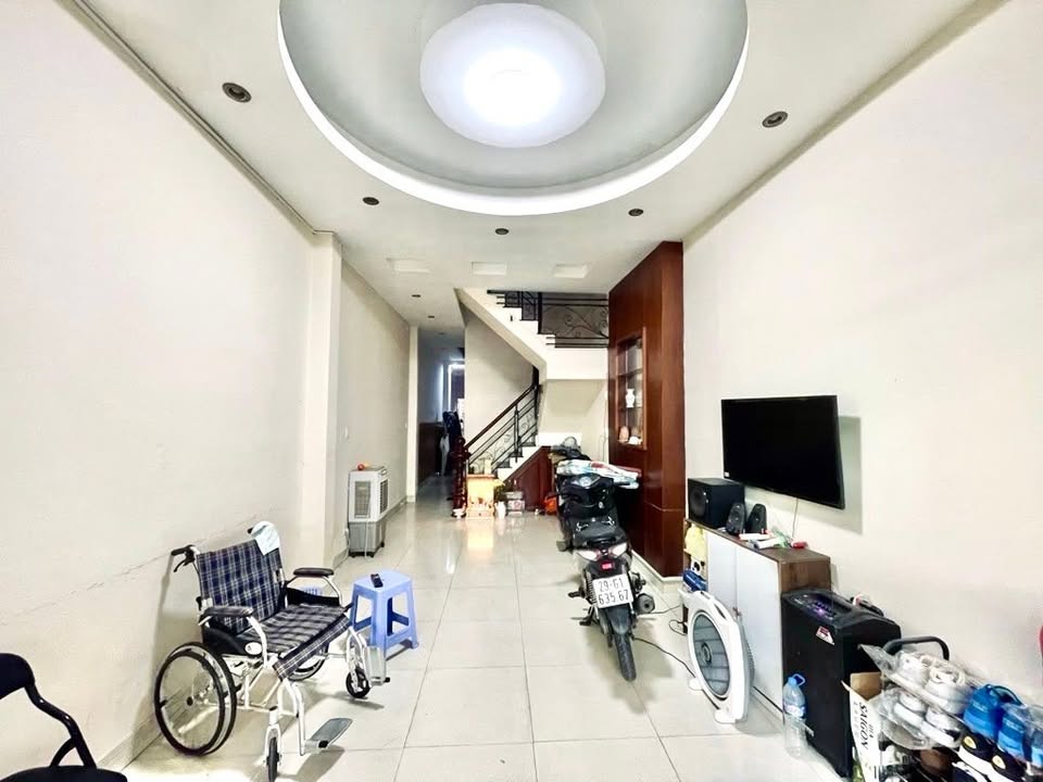 Nhà mặt tiền 4 tầng Hoàng Hoa Thám 78m² giá 9.5 tỷ - Thương lượng ngay!