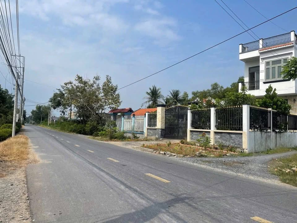 Đất thổ cư xã Long Sơn 110m² giá 590 triệu - Mặt tiền đường chính, vị trí đẹp!