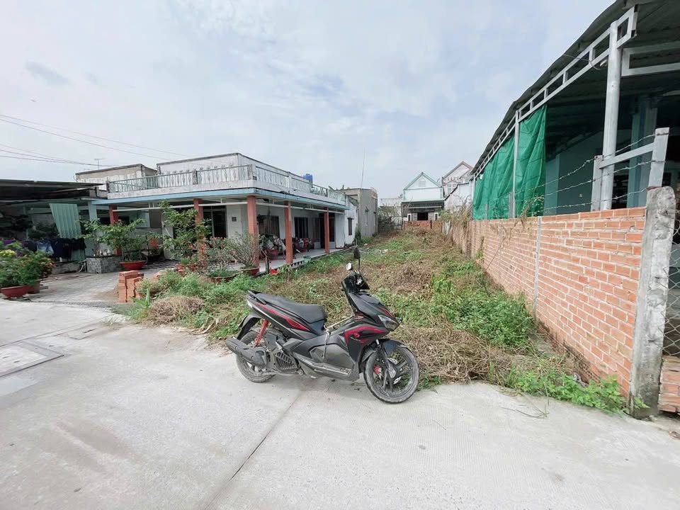 Đất thổ cư 196m² xóm Kẽm, thị trấn Đức Hòa, giá 2.2 tỷ - Sổ hồng chính chủ