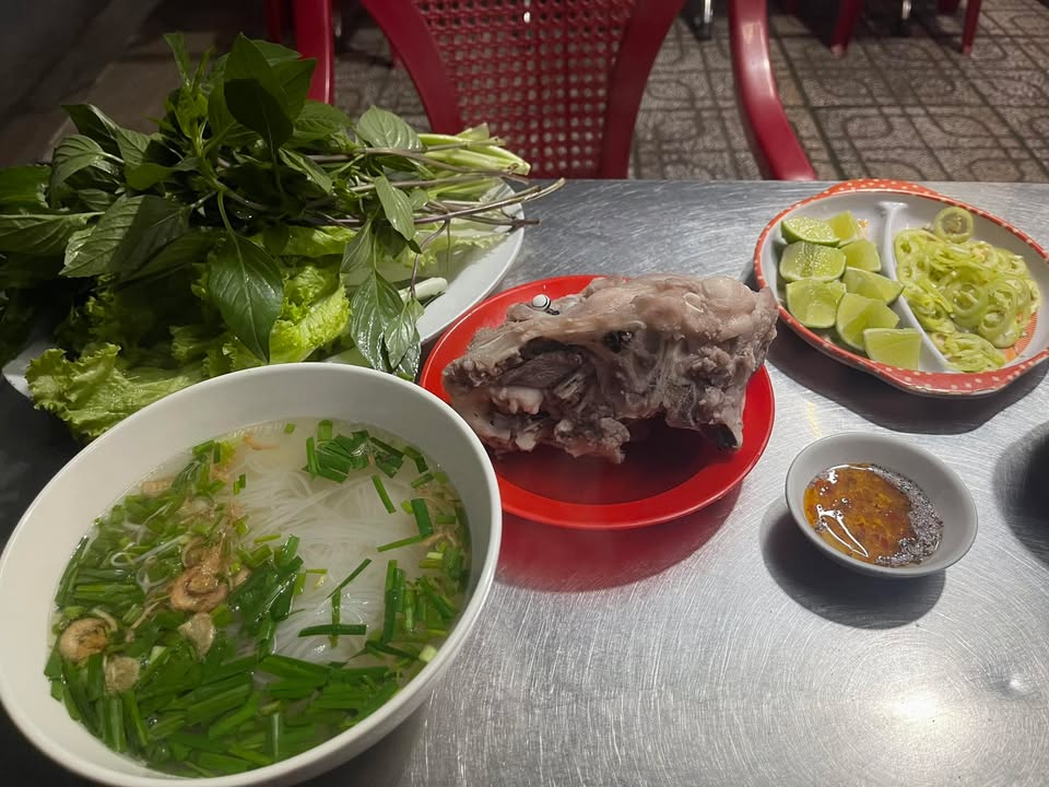 Đất vườn Hóc Môn 700m² giá 4.6 tỷ - Mặt tiền kênh đẹp