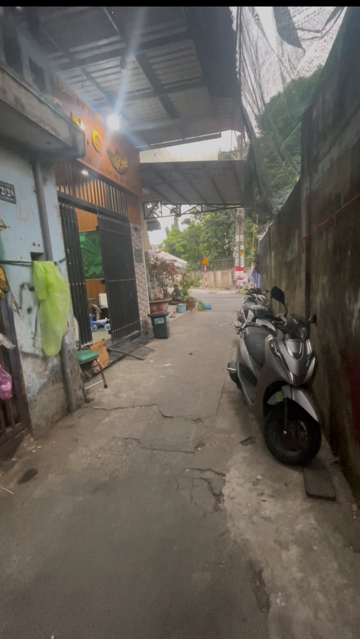 Nhà bán Tân Thới Nhì 112m² giá 4 tỷ - Sổ hồng chính chủ, xe hơi đậu cửa!