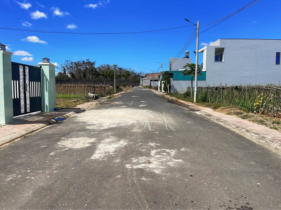 Lô đất 2 mặt tiền Thống Nhất, Lạc Dương 100m² giá 1.4 tỷ - Cần bán gấp!