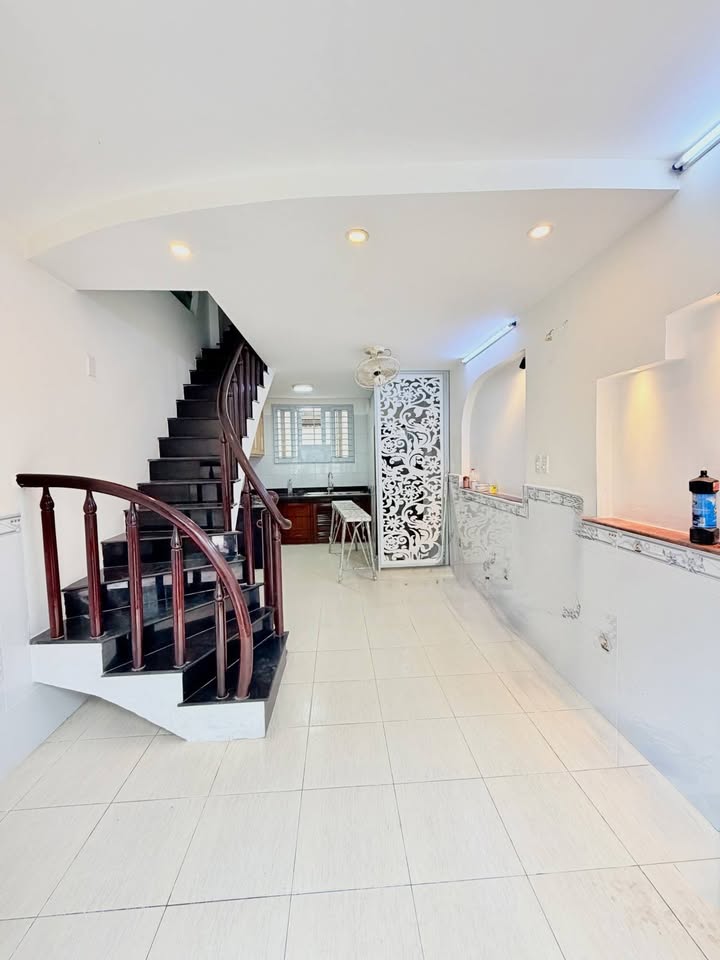 Nhà phố Hưng Hóa, Phường 6, Quận Tân Bình 25m² giá 5.5 tỷ - Kết cấu 4 tầng, an ninh tốt!