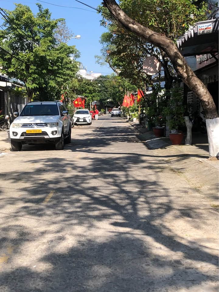 Bán đất tặng nhà Đường Mỹ An, Ngũ Hành Sơn 88m² giá 8.9 tỷ - Nhà gác lửng, thiết kế 3 phòng ngủ!