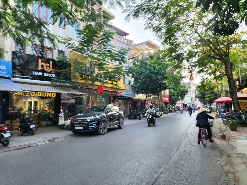 Nhà mặt tiền 13m phố Hoàng Minh Thảo 300m² giá 50 triệu - Vị trí kinh doanh thuận lợi!