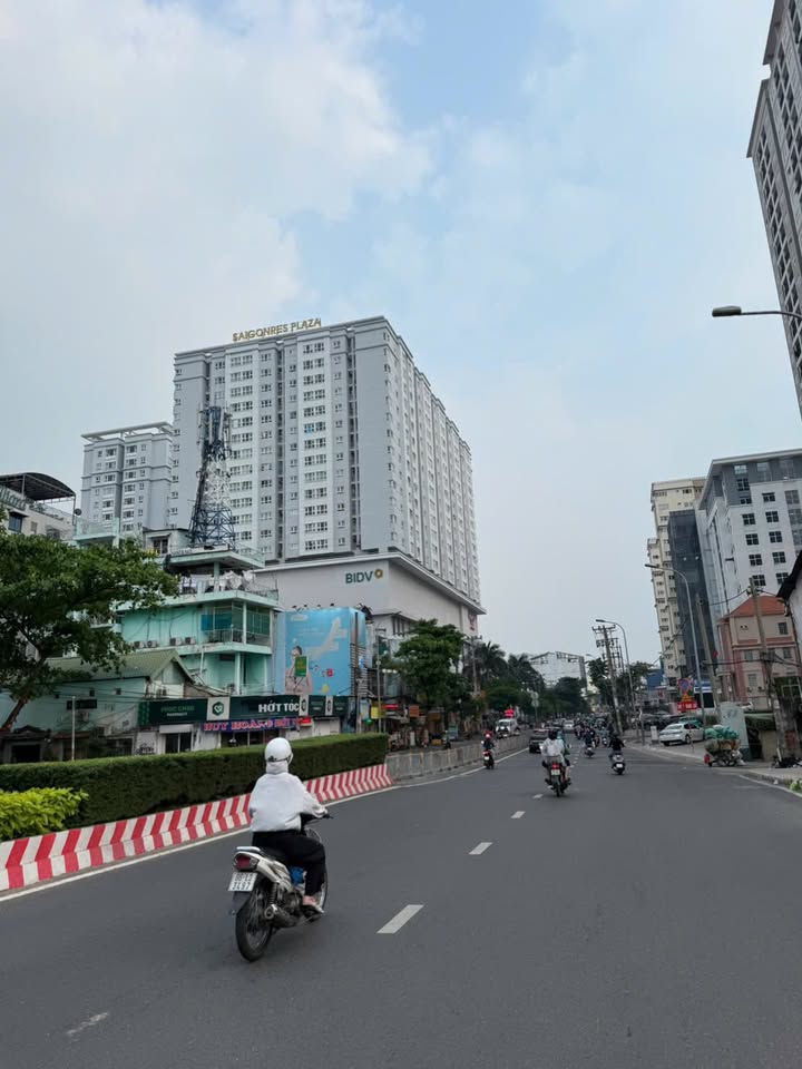 Mặt tiền lô góc Nguyễn Xí 116m² giá 24.9 tỷ - Giảm 1 tỷ, cơ hội đầu tư tuyệt vời!