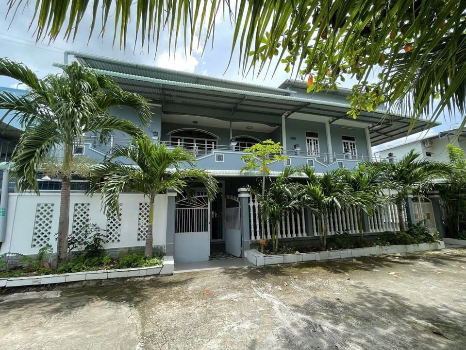 Nhà góc 1 trệt 1 lầu 116m² giá 2.6 tỷ - Mặt tiền ô tô, gần sông thoáng mát!