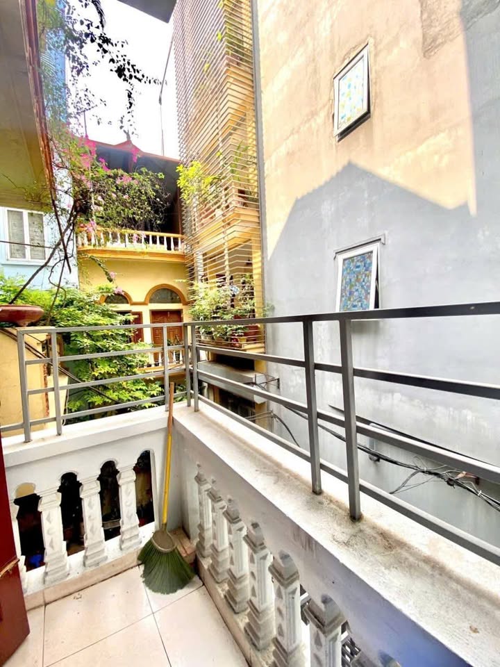 Căn hộ cho thuê 20 Hồ Tùng Mậu, 3 triệu 500 nghìn - Ban công thoáng mát, sẵn sàng vào ở!