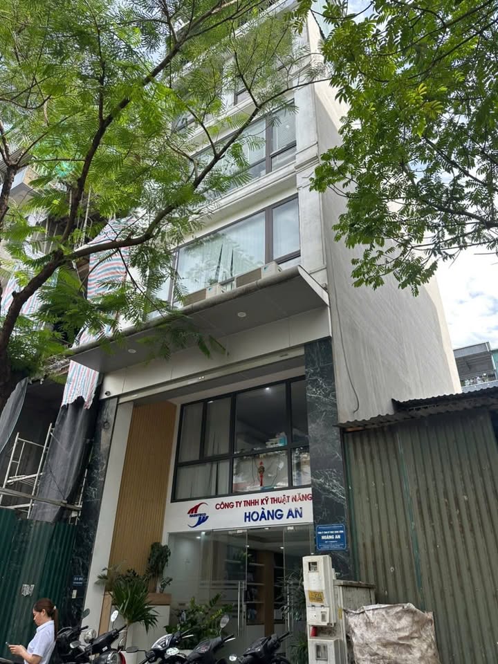 Nhà nguyên căn KĐT Tây Nam Linh Đàm 60m² giá thỏa thuận - Thang máy tiện lợi!