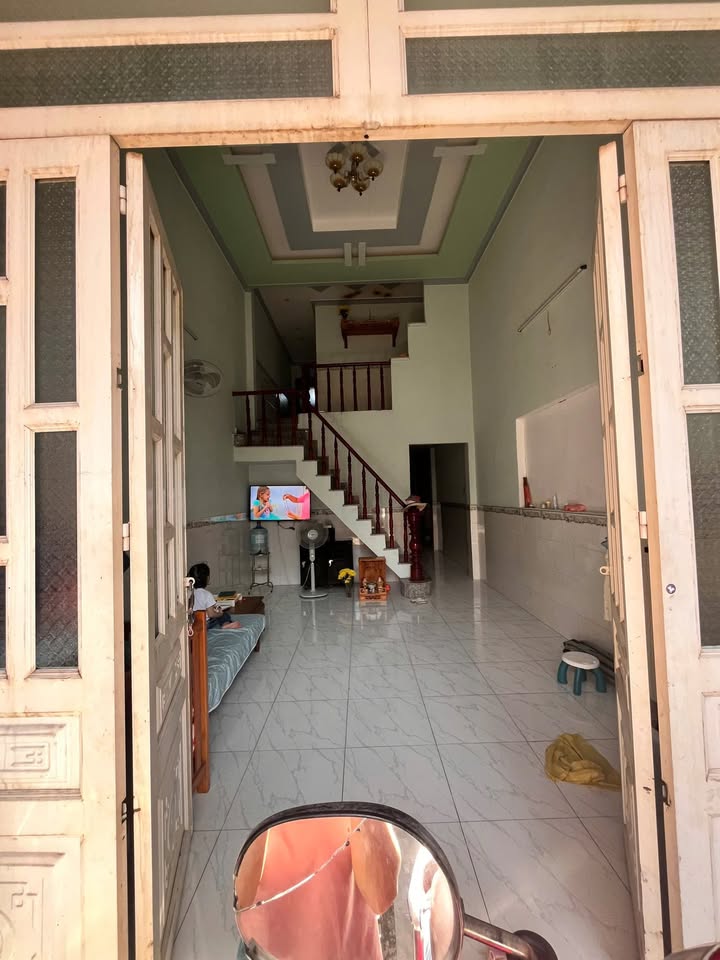 Nhà phố Tân Phước Khánh 61m² giá 1 tỷ - Gần chợ và trường học!