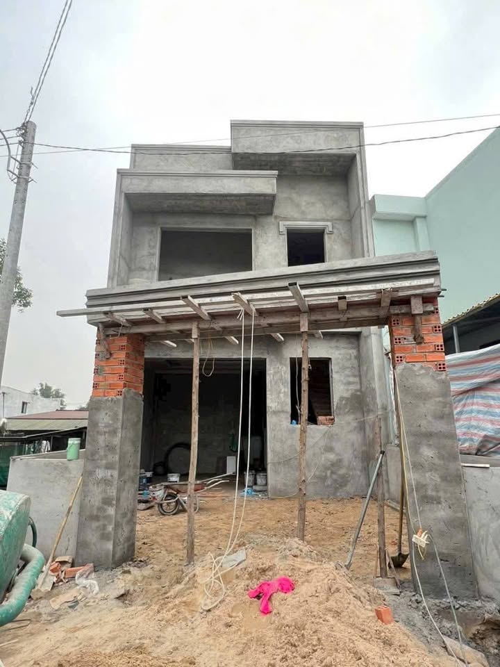 Nhà phố 1 trệt 1 lầu tại Thái Hòa, Tân Uyên 107,8m² giá 2.39 tỷ - Sổ hồng riêng, ô tô vào tận nhà!