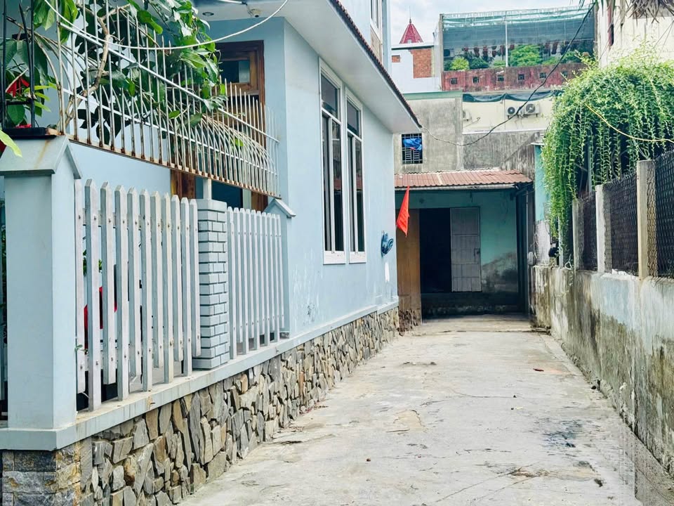 Bán đất tặng nhà C4 cũ tại Kiệt Ô tô Phan Chu Trinh, 87m², giá 2.4 tỷ - Đầu tư sinh lời!