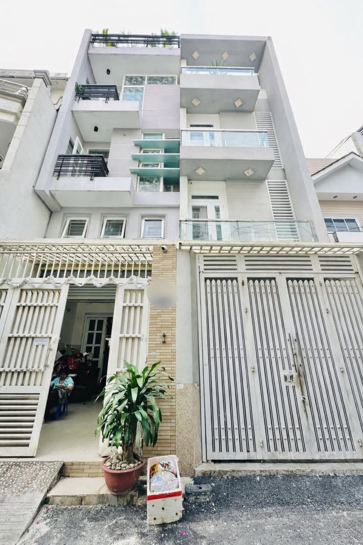 Bán nhà 4 tầng Tân Hương 546m² giá 8.9 tỷ - Vị trí đắc địa, xe hơi vào tận nhà!