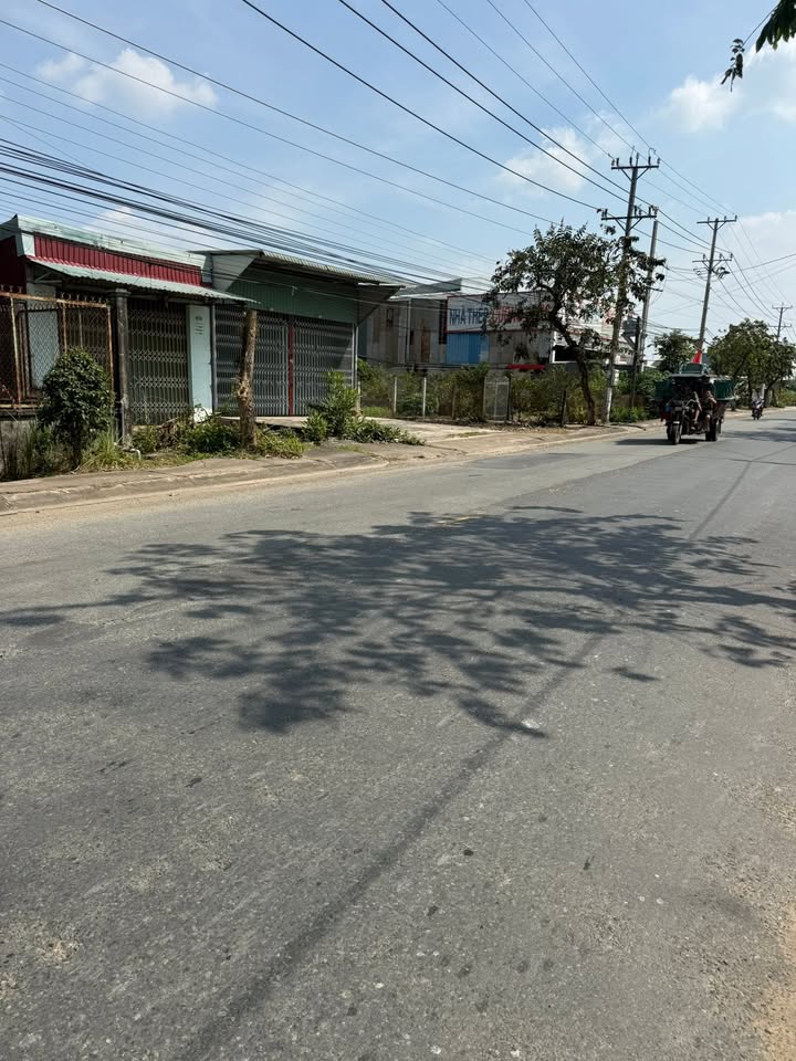 Đất thổ cư mặt tiền 835b ĐT 6.5m x 37m giá 4.55 tỷ - Cơ hội đầu tư tuyệt vời!