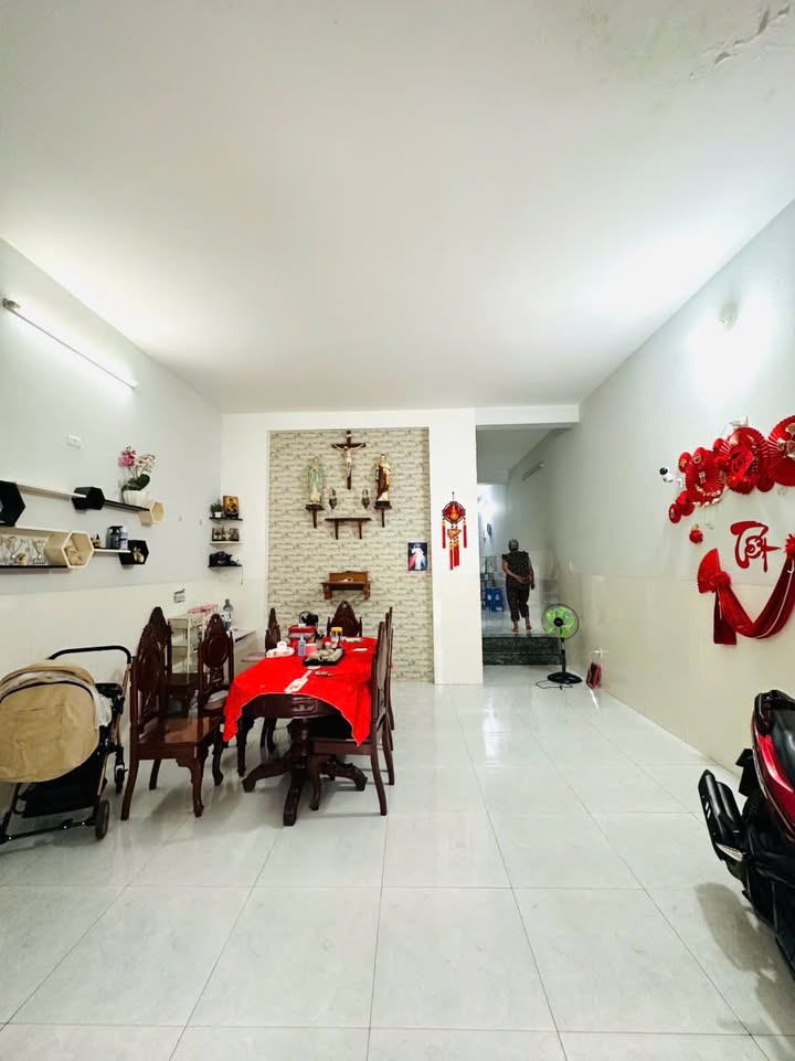 Nhà phố 2 tầng Phường Tân Biên 75m² giá 3.5 tỷ - Vị trí thuận lợi gần chợ và trường học!