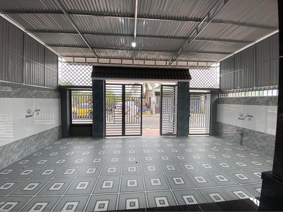 Nhà Sân Vườn Rộng Rãi tại Khu phố Ninh Đức, Tây Ninh 248m² giá 2.1 tỷ - Đầu tư lý tưởng!