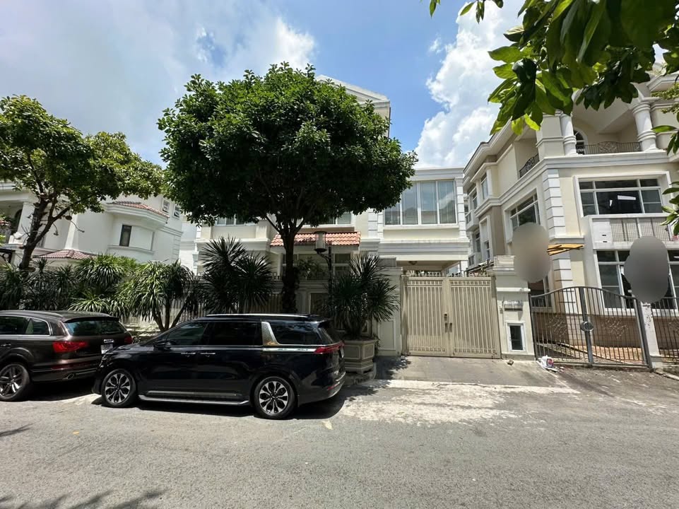 Biệt thự song lập Phú Mỹ Hưng Quận 7 288m² giá thỏa thuận - Trang trí theo ý thích của bạn!