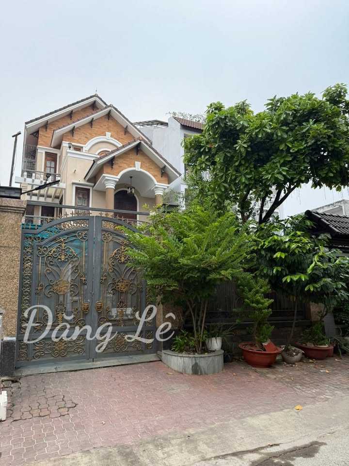 Bán Biệt Thự Quận 7, 262m² Giá 42 Tỷ - Sổ Hồng Riêng, An Ninh Đáng Sống!