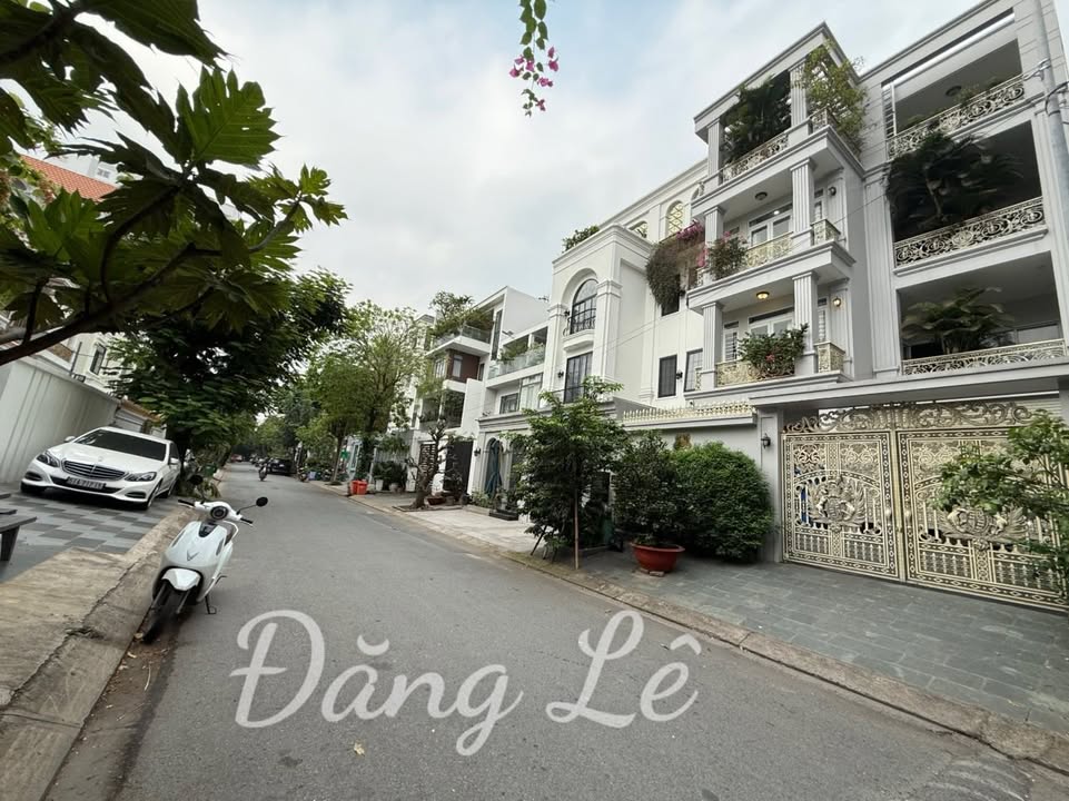 Townhouse KDC Tấn Trường Quận 7 148m² giá 32 tỷ - Thiết kế hiện đại có thang máy!