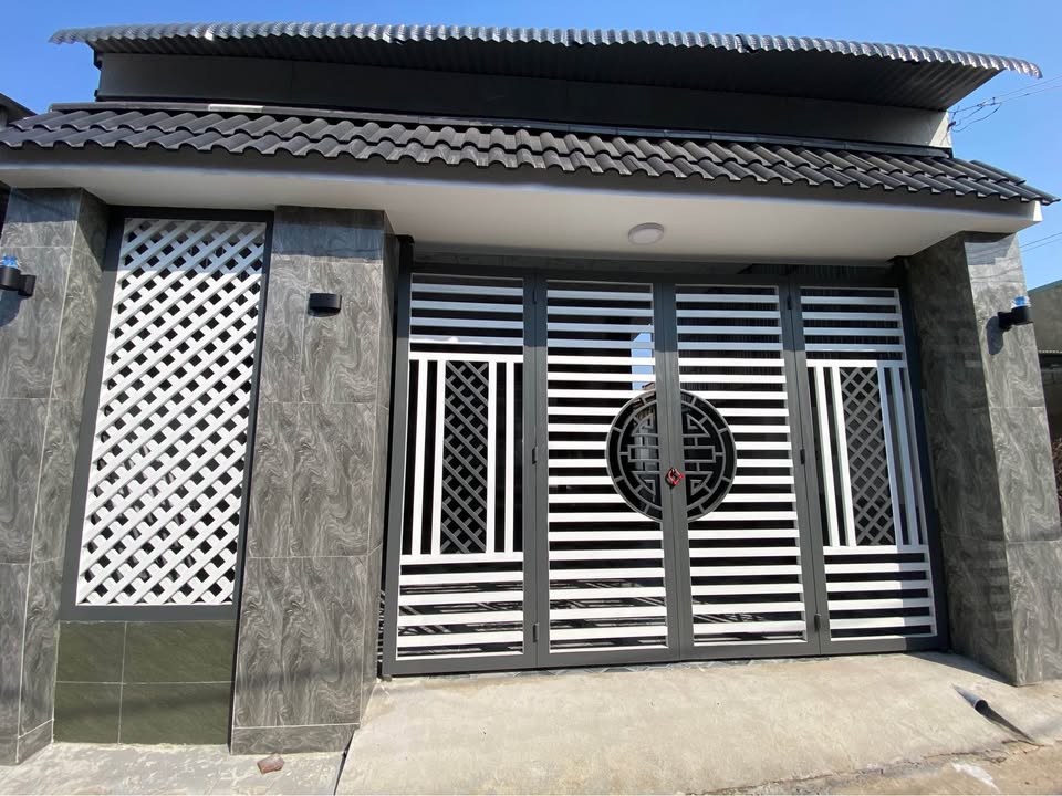 Nhà riêng Phường Hiệp Ninh, 3 Phòng Ngủ, 162m² giá 2.2 tỷ - Vị trí đắc địa gần Tòa Thánh Cao Đài!