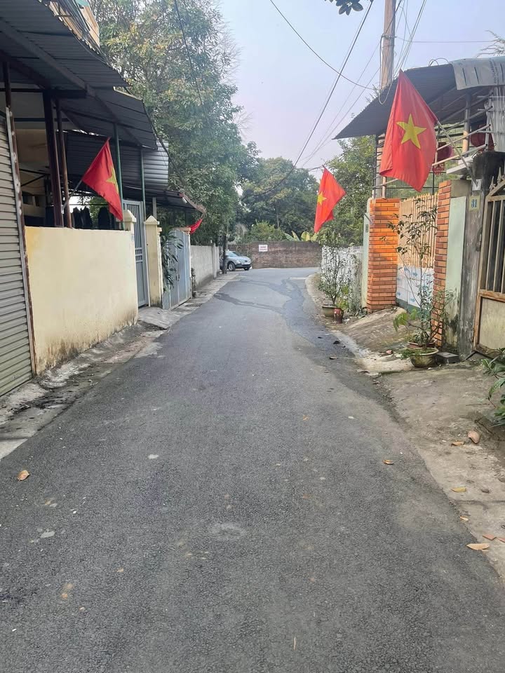 Nhà 2 tầng tại Chăm Mát, Hòa Bình 100m² giá chỉ 1.2 tỷ - Đường ô tô đỗ cửa!