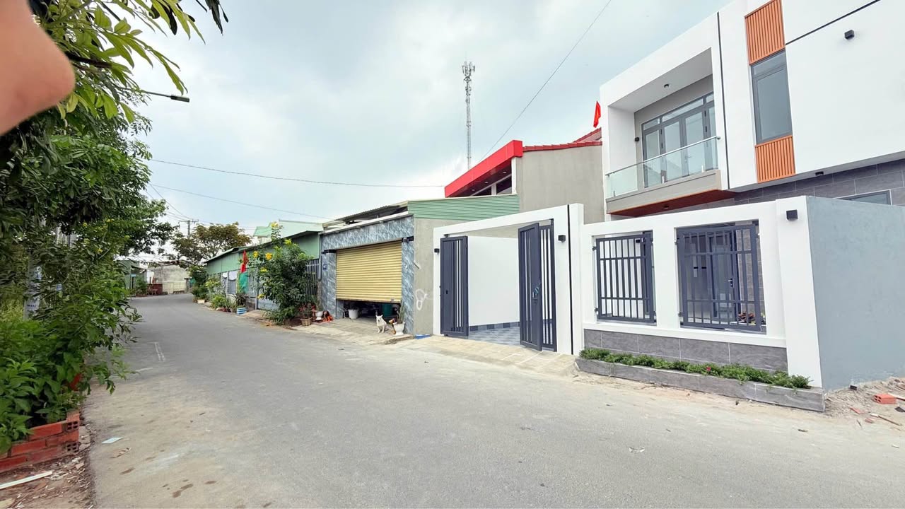 Nhà mới xây mặt tiền Mạc Đình Chi, Long Điền 100m² giá 2.7 tỷ - Thiết kế hiện đại, sẵn sàng vào ở!