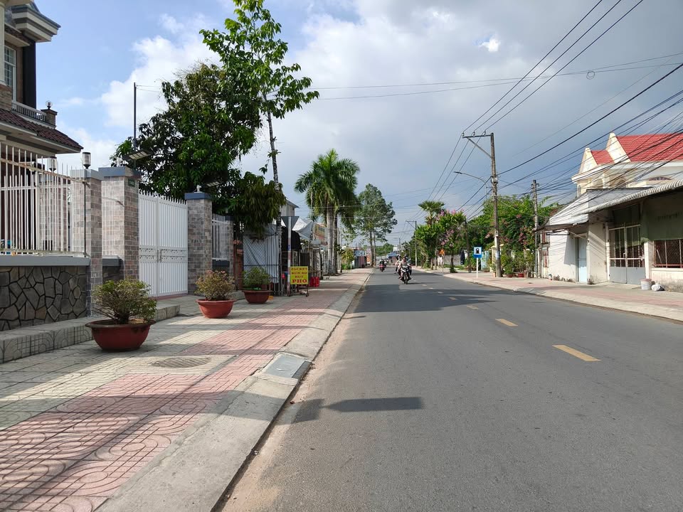 Nhà mặt tiền đường Nguyễn Du, TP Trà Vinh 202m² giá 2.1 tỷ - Kinh doanh sầm uất!