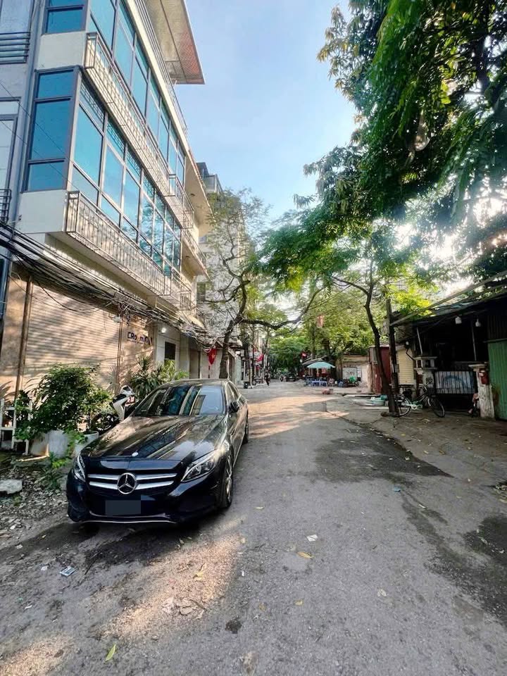 Bán gấp FrontHouse Trung Kính 50m² giá 22.8 tỷ - Tiềm năng kinh doanh lớn!