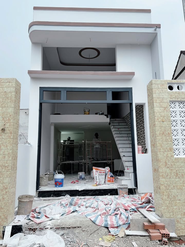 Nhà phố Chợ Điều Long Bình 100m² giá 1.35 tỷ - Đường vào 3m, gần chợ và trường học!