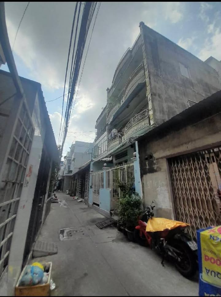 Nhà 3 tầng tại Tân Bình 108m² giá 8.5 tỷ - Thiết kế hiện đại, sổ hồng riêng!