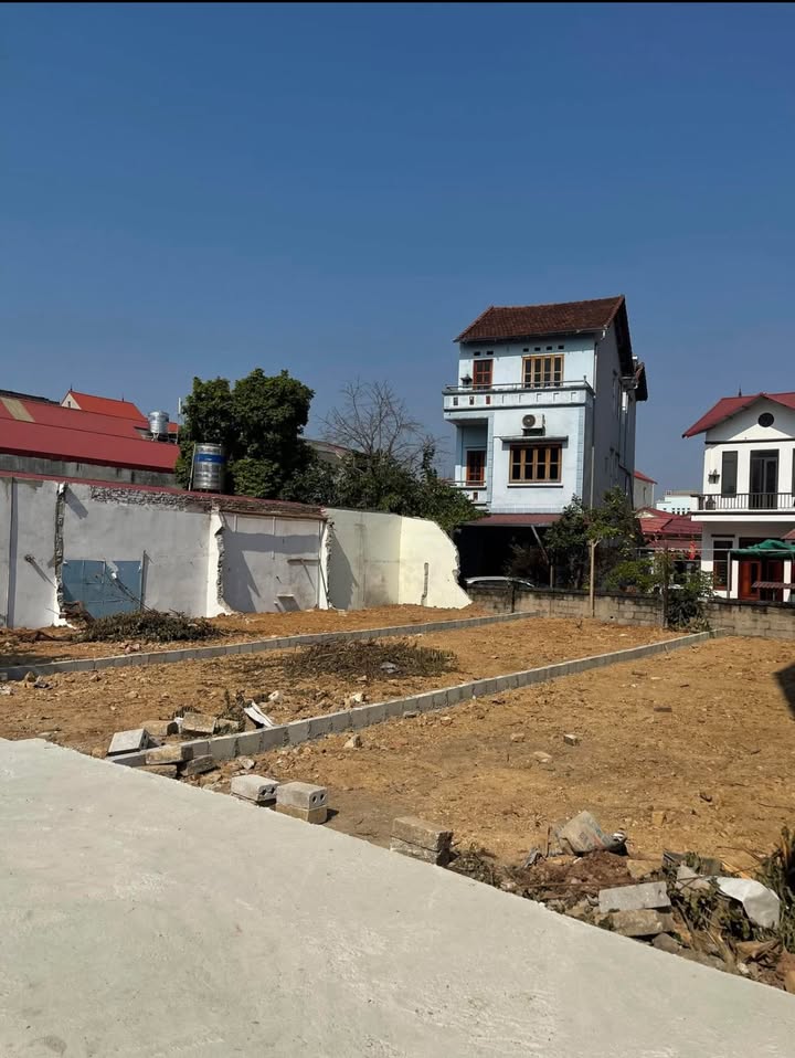 Đất nền tại Ngõ Bà Triệu, Thác Mạ 90m² giá 2 tỷ - Sổ đỏ chính chủ!