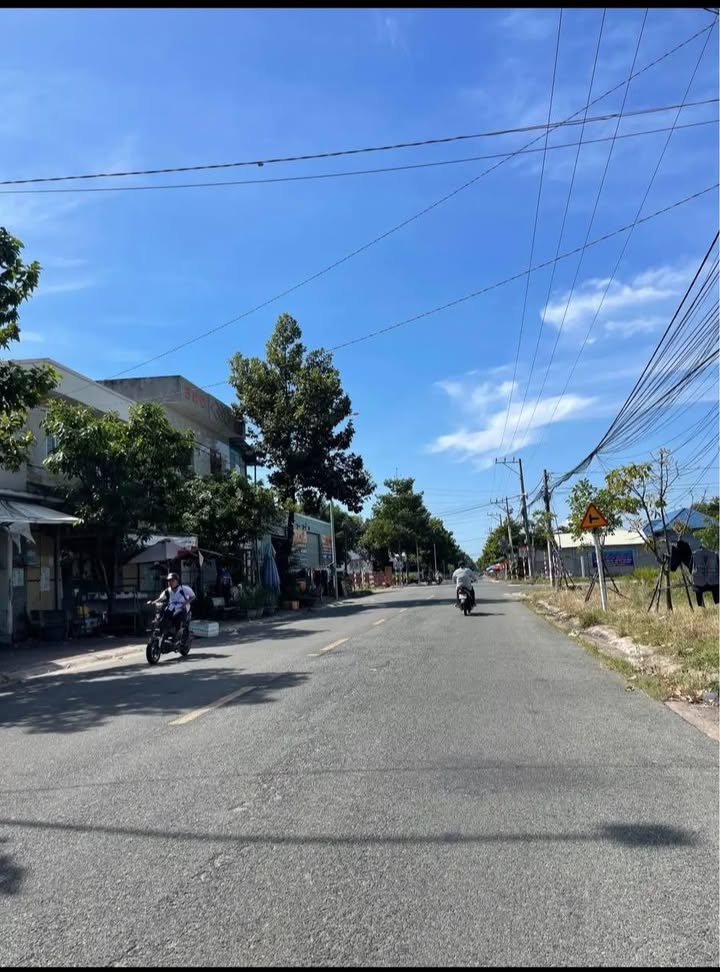 Nhà mặt tiền Trần Hưng Đạo, Thị trấn Long Hải 120m² giá 3.2 tỷ - Vị trí đắc địa cho kinh doanh!