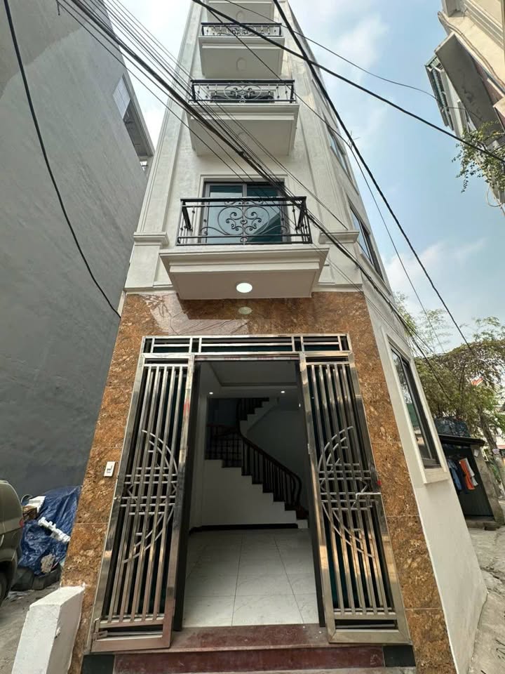 Nhà 5 tầng Phú Diễn Hữu Hoà 150m² giá nhỉnh 5 tỷ - Ô tô đỗ cửa tiện lợi!
