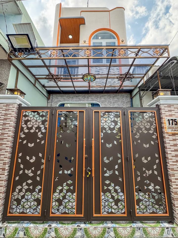 Nhà phố hẻm Hoàng Quốc Việt, 61m² giá 3.29 tỷ - Nhà mới xây, nội thất đầy đủ!