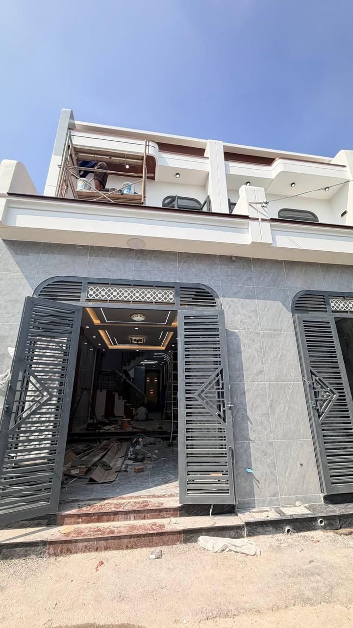 Nhà 1T1L Phường Bửu Hòa 80m² giá 3.95 tỷ - Sổ hồng chính chủ, thiết kế hiện đại!