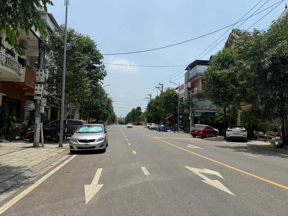 Nhà 2,5 tầng mặt đường Âu Cơ - Tiên Cát 60m² giá 6 tỷ - Kinh doanh sinh lời!