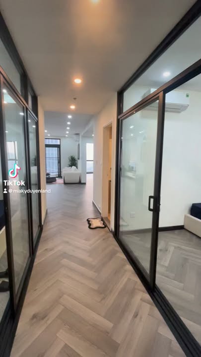 Căn hộ Vinhomes Royal City 107m² giá 1x tỷ - Nội thất đẹp như tranh vẽ!