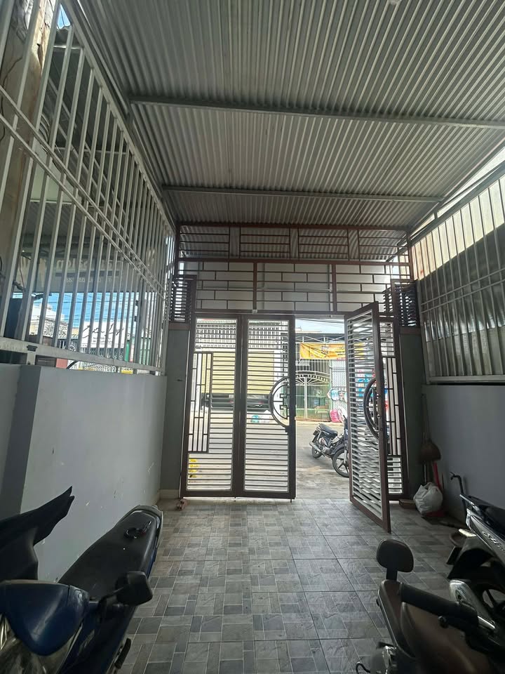 Nhà nguyên căn mặt tiền đường Nguyễn Du, Đức Trọng 180m² - Thích hợp mở tiệm kinh doanh!