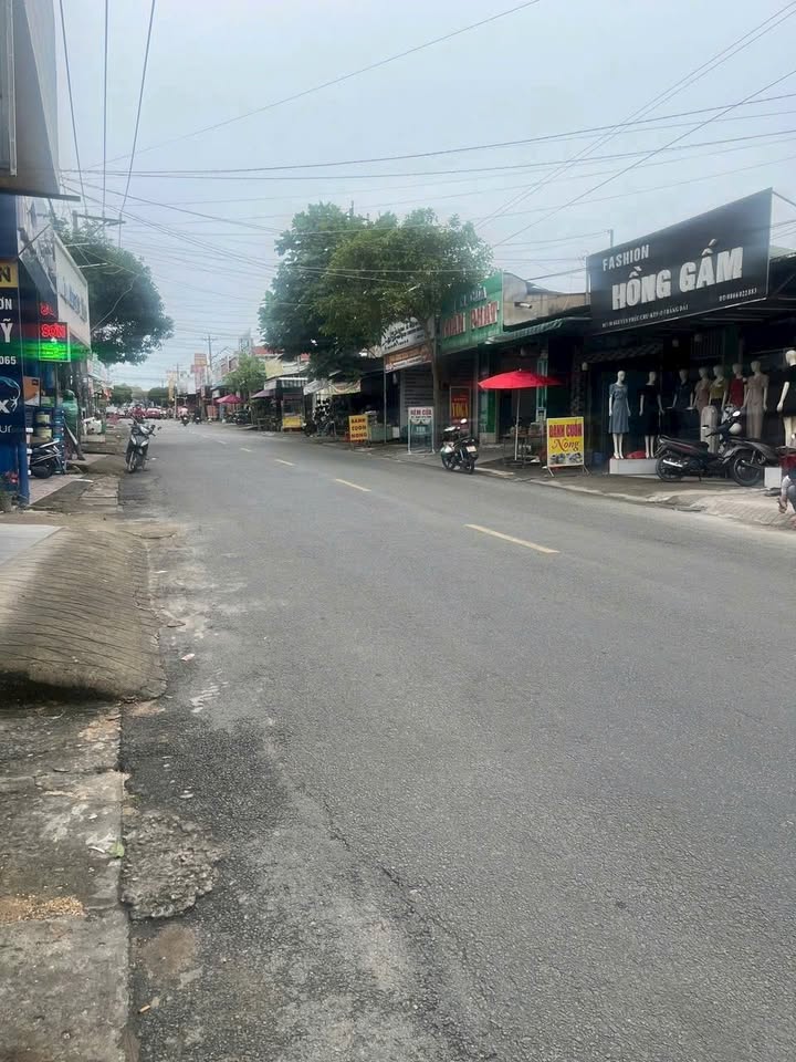 Nhà phố mặt tiền kinh doanh đường Nguyễn Khuyến, 185m² giá 5.75 tỷ - Vị trí đắc địa cho đầu tư!