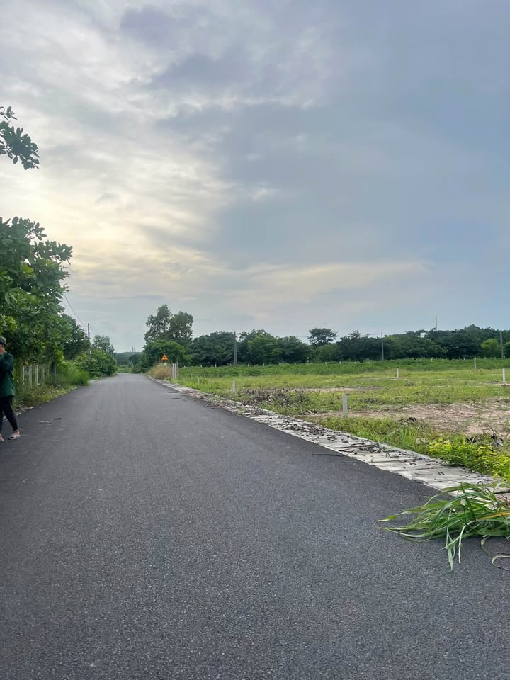 Đất nền Phước Tân, Xuyên Mộc 320m² giá 1 tỷ - Sổ đỏ chính chủ, mặt tiền đường nhựa!