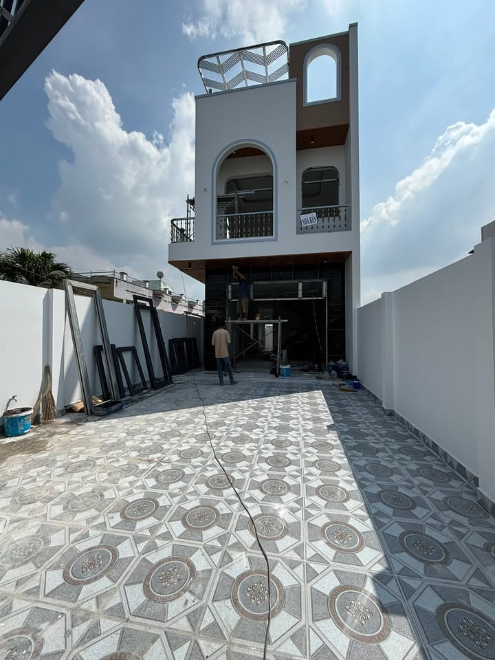 Nhà mặt tiền đường nhựa Lộc Hậu, 157m² giá 3.45 tỷ - Kinh doanh thuận lợi!