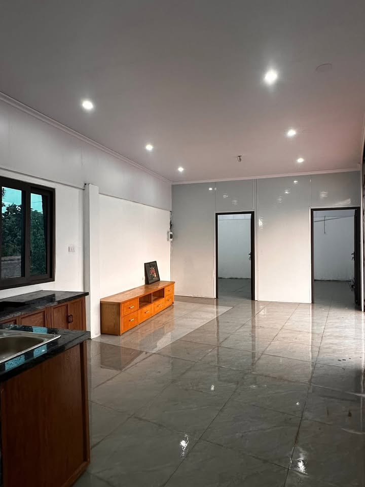 Nhà phố Đông La Hoài Đức 60m² giá 950 triệu - Thiết kế hiện đại, mặt đường nhựa rộng rãi!