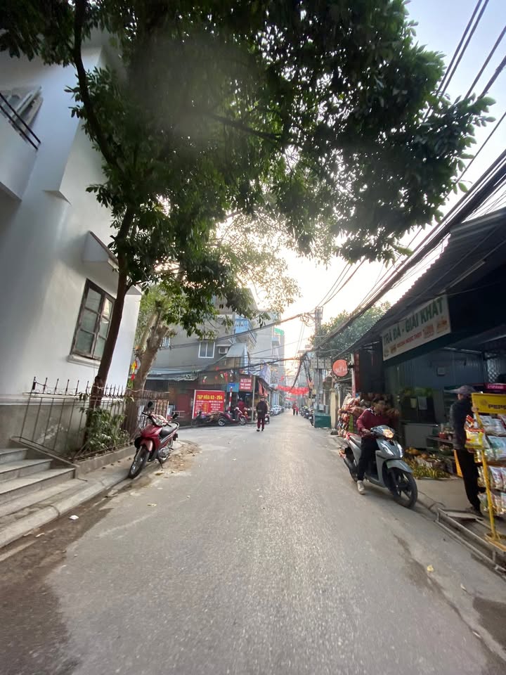 Nhà phố Ngọc Thụy 100m² giá 19 tỷ - Vị trí đẹp, sổ đỏ chính chủ!