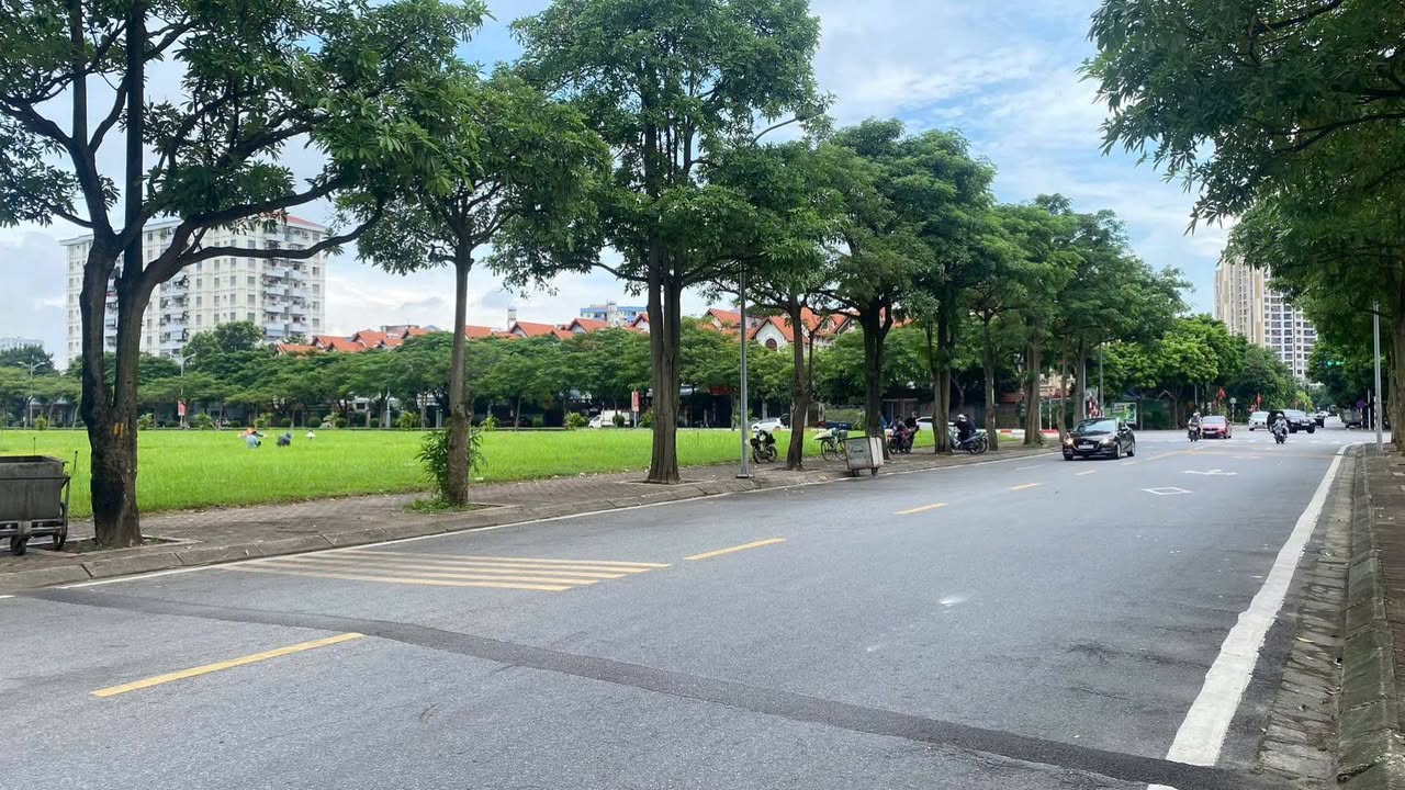 Biệt thự song lập KDT Việt Hưng 155m² giá tốt - Nhà đẹp, tiện nghi!