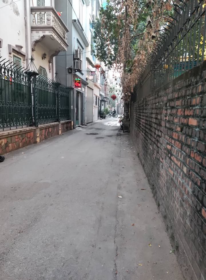 Nhà Ngọc Thụy 38m² giá 12.x tỷ - Thiết kế 7 tầng thang máy, kinh doanh sầm uất!