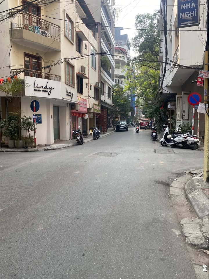 Nhà 4 tầng Huỳnh Thúc Kháng 55m² giá 10.x tỷ - Không gian mở hiếm có!