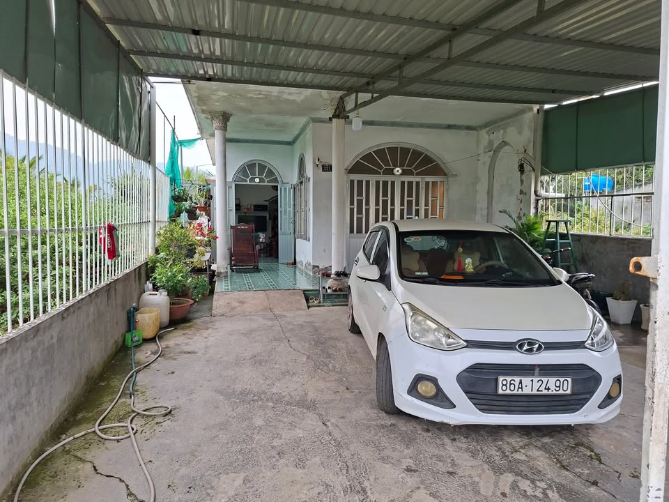 Nhà bán Tà Cú, Tuy Phong 102m² giá 1.15 tỷ - Vị trí đắc địa gần chợ!