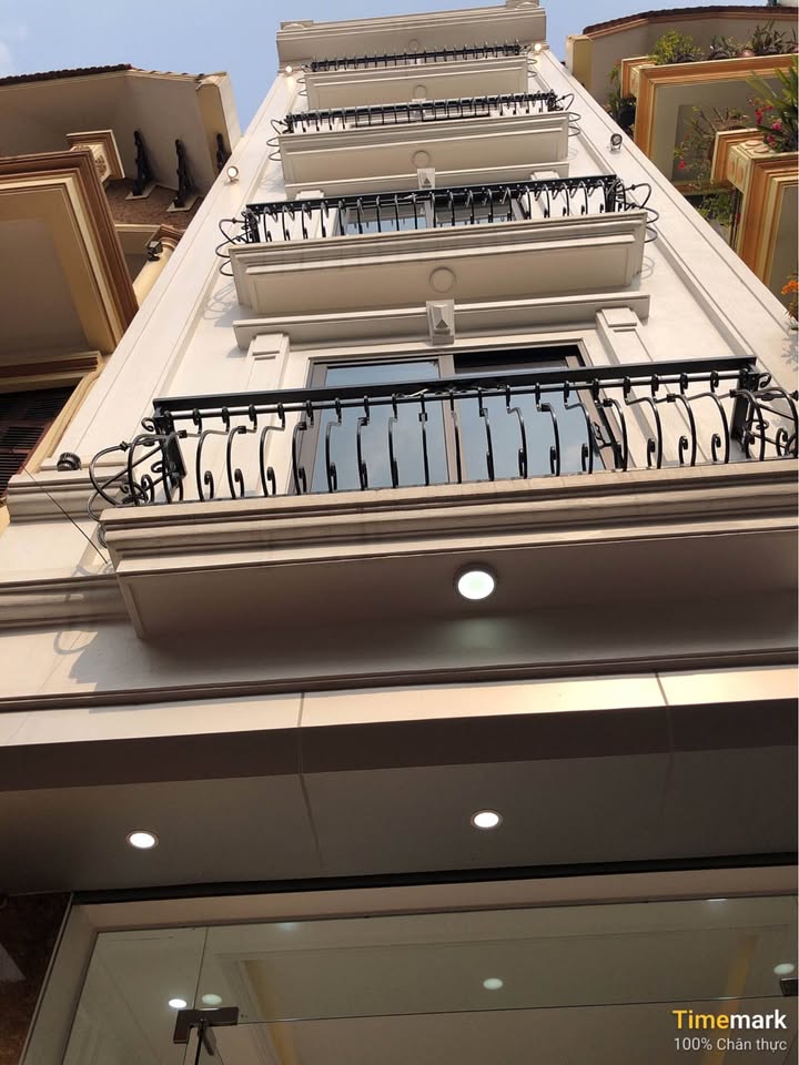 Nhà riêng tại Thanh Trì 175m² giá 5 tỷ - Địa điểm sầm uất, tiện ích đầy đủ!