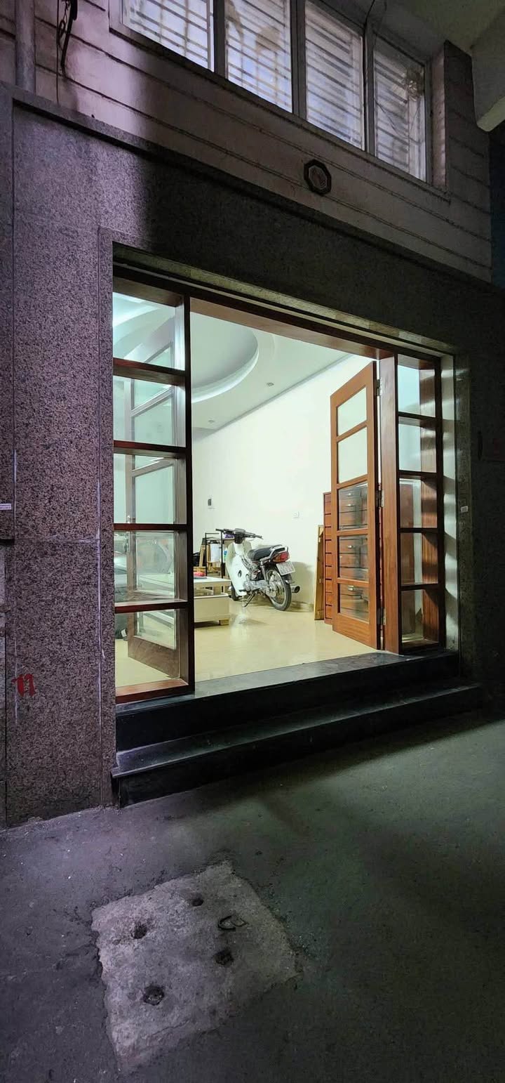 Nhà phố Tôn Đức Thắng Đống Đa 25m² giá 8 tỷ - Kinh doanh sôi động!