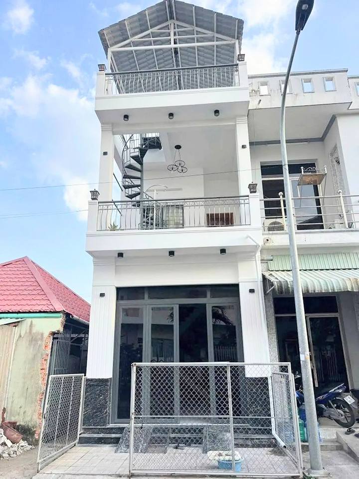 Nhà nguyên căn phường Mỹ Hòa Long Xuyên 3PN giá chỉ 7 triệu - Full nội thất, vào ở ngay!